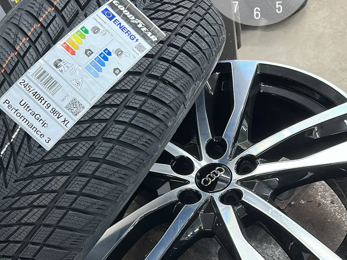 Nova pnevmatika pred montažo na aluminijasto platišče